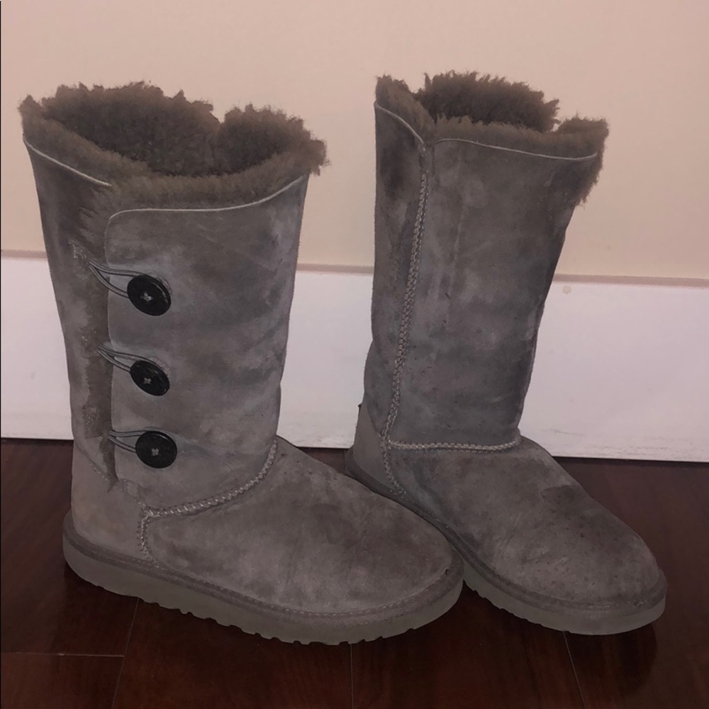 UGGS BUTTON BOOTS